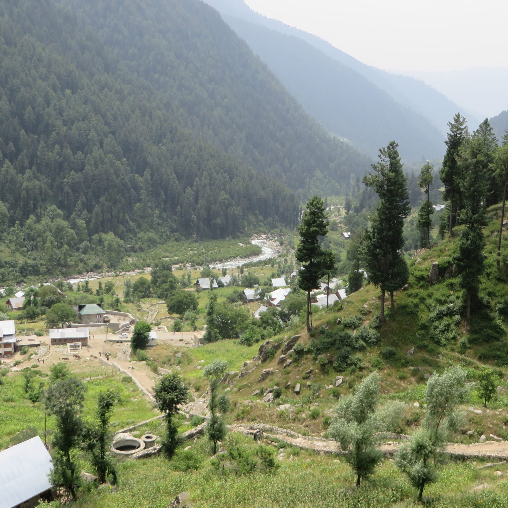 Day 2: Srinagar – Naranag – Butsheri – Trunkhul (by car 65 kms)