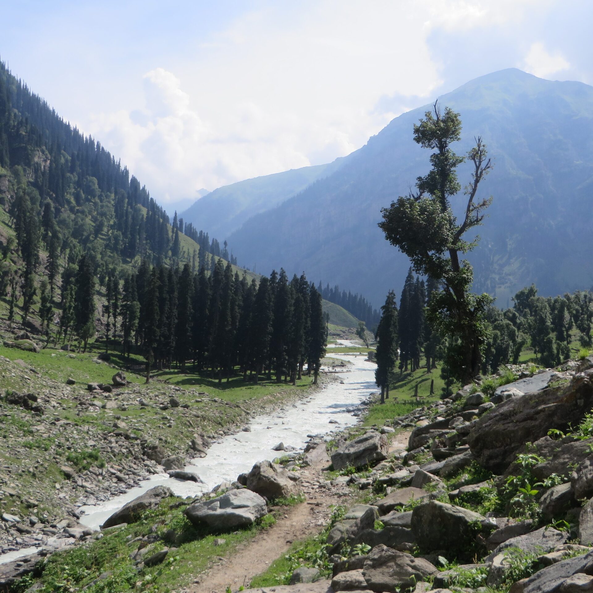 Day 3: Drive to Aru via Pahalgam (2420m)